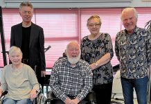 Kurt Ravn og Carl Ulrik sang og spillede på Solsidecentret